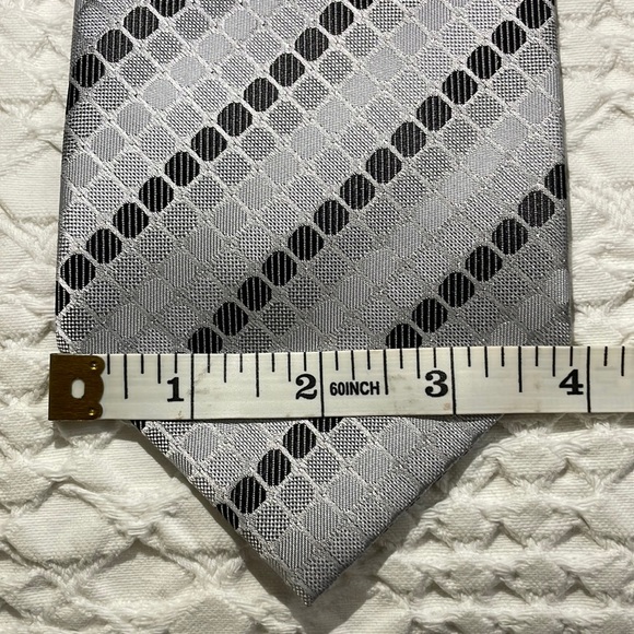 ‘Burberry’ 100% Silk Tie - Picture 6 of 8